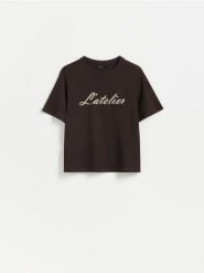 Bawełniany t-shirt z haftem - ciemnobrązowy. Brązowe t-shirty damskie Reserved, l, bez wzorów, z bawełny, bez kołnierzyka. Za 49.99 zł.