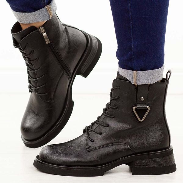 Czarne botki damskie Potocki 12719. Czarne botki damskie POTOCKI, na jesień, z jeansu, eleganckie, z okrągłym noskiem, bez obcasa, na obcasie, bez zapięcia. Za 239.00 zł.