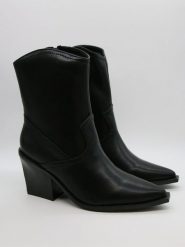 Bellucci Botki w kolorze czarnym rozmiar: 36. Czarne botki damskie Bellucci, eleganckie, bez obcasa, bez zapięcia. Za 165.99 zł.