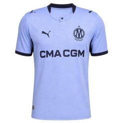 Koszulka wyjazdowa OM 2026/27. Fioletowe t-shirty sportowe męskie Puma, s, z materiału, bez ramiączek, do piłki nożnej. Za 431.00 zł.