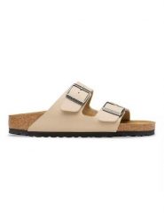Birkenstock Klapki "Arizona" w kolorze beżowym rozmiar: 41. Brązowe klapki damskie Birkenstock, bez wzorów, bez obcasa. Za 333.81 zł.