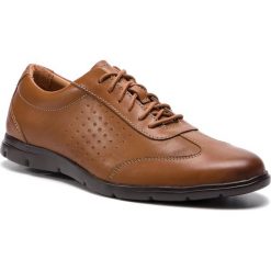 Półbuty CLARKS - Vennor Vibe 261317477 Tan Leather. Brązowe półbuty męskie Clarks, z materiału, bez zapięcia. W wyprzedaży za 239.00 zł.