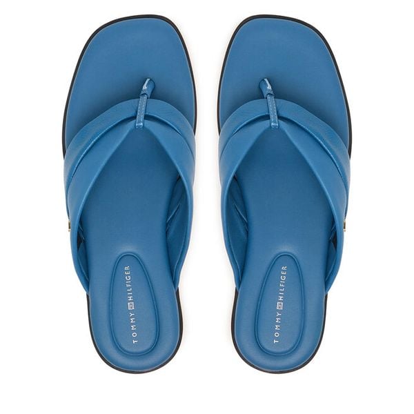 Japonki Tommy Hilfiger. Niebieskie klapki damskie Tommy Hilfiger, bez wzorów, bez obcasa. Za 359.99 zł.
