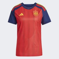 Koszulka domowa Hiszpania 26 Authentic. Czerwone bluzki damskie Adidas, bez wzorów, bez kołnierzyka. Za 649.00 zł.