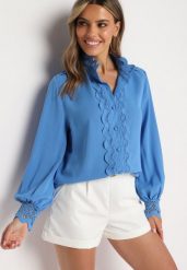 Niebieska Koszula ze Stójką i Koronkowymi Zdobieniami Kalla. Niebieskie koszule damskie Born2be, m, z aplikacjami, z koronki, vintage, bez kołnierzyka, bez ramiączek. Za 139.99 zł.