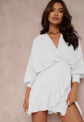 Biała Sukienka Barbeina. Białe sukienki damskie Renee, m, bez wzorów, bez kołnierzyka, bez ramiączek, mini, kopertowe. W wyprzedaży za 135.99 zł.