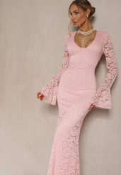 Ciemnoróżowa Dopasowana Sukienka Zdobiona Koronką z Rozszerzanym Dołem Hannalis. Czerwone sukienki damskie Renee, na imprezę, m, z aplikacjami, z koronki, eleganckie, bez kołnierzyka, bez ramiączek, maxi, dopasowane. Za 139.99 zł.