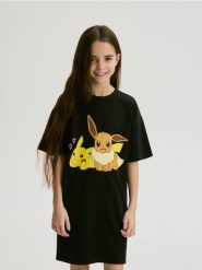 Sukienka Pokémon - czarny. Czarne sukienki dziewczęce Reserved, bez wzorów, z bawełny, bez ramiączek. W wyprzedaży za 39.99 zł.