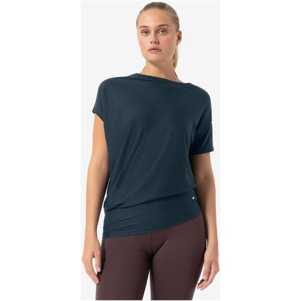 Koszulka z krótkim rękawem damska SUPER.NATURAL Yoga Loose Tee. Czarne bielizna termoaktywna męska Super.natural, s, bez wzorów, z materiału, z asymetrycznym kołnierzem. Za 253.60 zł.