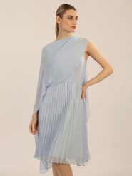 APART Sukienka w kolorze błękitnym rozmiar: 36. Niebieskie sukienki damskie Apart, na co dzień, z aplikacjami, bez kołnierzyka, bez ramiączek, midi, proste. Za 217.99 zł.