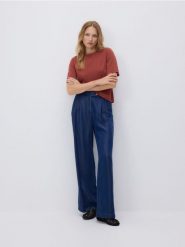 T-shirt oversize z Modalem - miedziany. Brązowe t-shirty damskie Reserved, l, bez wzorów, z dzianiny, bez kołnierzyka. W wyprzedaży za 39.99 zł.