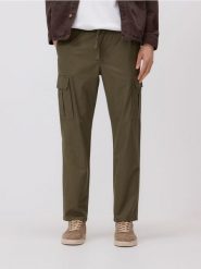 Spodnie jogger z lnem - zielony. Zielone spodnie materiałowe męskie Reserved, bez wzorów, z bawełny. Za 149.99 zł.