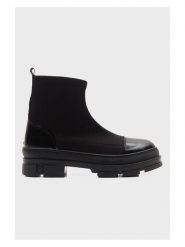 Trendyol Botki w kolorze czarnym rozmiar: 37. Czarne botki damskie Trendyol, bez obcasa, bez zapięcia. Za 173.99 zł.