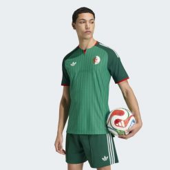 Koszulka wyjazdowa Algieria 26 Authentic. Zielone t-shirty sportowe męskie Adidas, xl, z dzianiny, bez ramiączek, do piłki nożnej, climacool (adidas). Za 649.00 zł.