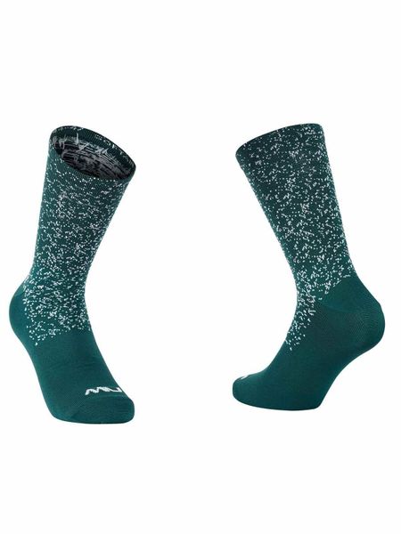 Skarpety rowerowe NORTHWAVE Stardust Sock zielony. Zielone skarpetki męskie Northwave, bez wzorów, z meshu. Za 69.00 zł.