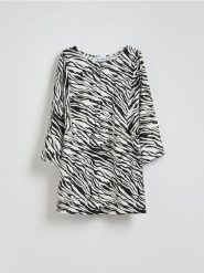 Sukienka w zwierzęcy wzór - wielobarwny. Sukienki damskie Reserved, l, bez wzorów, z wiskozy, bez kołnierzyka, bez ramiączek, rozkloszowane. Za 179.99 zł.