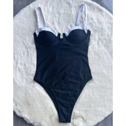 Strój kąpielowy jednoczęściowy elastyczny na plażę i basen Zoea. Czarne stroje jednoczęściowe damskie Intica, s, bez wzorów. Za 169.00 zł.