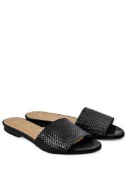 LaShoe Klapki w kolorze czarnym rozmiar: 41. Czarne klapki damskie LaShoe, bez wzorów, z materiału, bez obcasa. Za 199.65 zł.