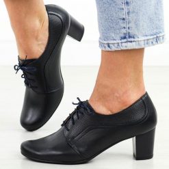 Granatowe Polskie półbuty damskie Gregors 921. Niebieskie półbuty damskie GREGORS, bez wzorów, ze skóry, bez obcasa, na obcasie. Za 379.00 zł.