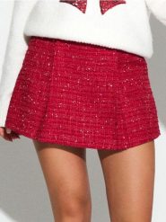 Spódnico-spodenki - czerwony. Czerwone szorty damskie Sinsay, bez wzorów. W wyprzedaży za 24.99 zł.