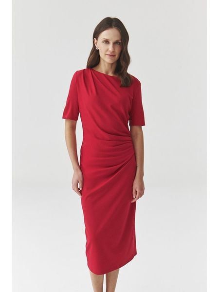 TATUUM Sukienka w kolorze czerwonym rozmiar: M. Czerwone sukienki damskie Tatuum, m, bez wzorów, bez kołnierzyka, bez ramiączek, midi. Za 202.98 zł.