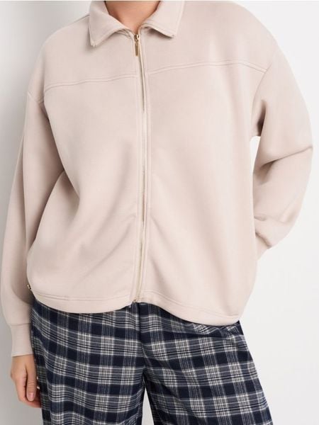 Rozpinana bluza ze stójką - beżowy. Brązowe bluzy bez kaptura damskie Sinsay, l, bez wzorów, z dzianiny, bez ramiączek, bez kaptura. Za 59.99 zł.