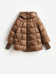 Pikowana kurtka z kapturem - brązowy. Brązowe kurtki damskie Reserved, l, bez wzorów, z tkaniny, z kapturem. Za 279.99 zł.