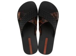 Klapki damskie Ipanema Sense Slide. Czarne klapki damskie Ipanema, bez wzorów, z materiału, bez obcasa. Za 83.99 zł.