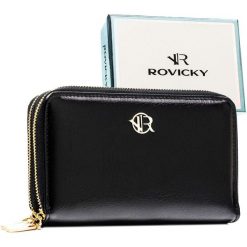 Duży, czarny portfel damski ze skóry ekologicznej zamykany suwakiem - Rovicky. Czarne portfele damskie ROVICKY, bez wzorów, ze skóry ekologicznej. Za 69.99 zł.