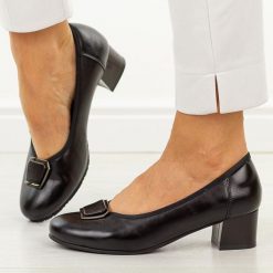 Czarne skórzane czółenka damskie Cambell 19413. Czarne czółenka damskie Cambell, bez wzorów, ze skóry, z okrągłym noskiem, bez obcasa, na obcasie. Za 219.00 zł.