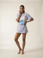 Bawełniana koszula nocna z nadrukiem Stitch - błękitny. Niebieskie koszule nocne damskie Sinsay, bez wzorów, z bawełny. Za 39.99 zł.