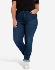 SPODNIE DAMSKIE WRANGLER STRAIGHT PLUS STRETCH DARK W24TWX053 112127974. Spodnie materiałowe damskie Wrangler, bez wzorów, z jeansu, plus size. Za 199.99 zł.