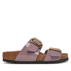 Klapki Birkenstock. Brązowe klapki damskie Birkenstock, bez wzorów, bez obcasa. Za 389.99 zł.