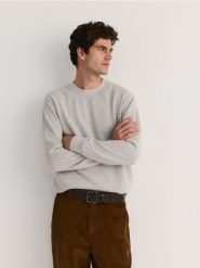 Bluza z dodatkiem wełny - złamana biel. Bluzy bez kaptura męskie Reserved, l, z dzianiny. W wyprzedaży za 69.99 zł.