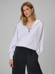 Bluza dresowa regular z kapturem damska 4F 4FRSS26TSWSF2990. Czerwone bluzy z kapturem damskie 4f, l, z dresówki. Za 179.99 zł.