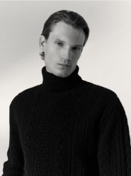 Sweter z wełną - czarny. Czarne swetry męskie Reserved, l, bez wzorów, z dzianiny, bez kołnierzyka. Za 239.99 zł.