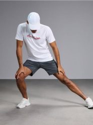 Sportowa czapka z daszkiem - biały. Białe czapki męskie Sinsay, bez wzorów, sportowe. Za 19.99 zł.