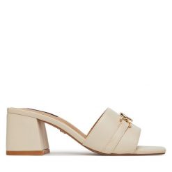 Klapki Nine West. Brązowe klapki damskie Nine West, bez wzorów, bez obcasa. Za 249.99 zł.