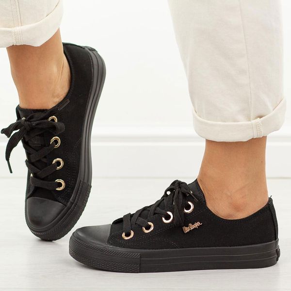 Czarne trampki damskie Lee Cooper 4069. Czarne trampki i tenisówki damskie Lee Cooper, bez wzorów, z gumy. Za 159.00 zł.