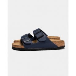 Klapki damskie Birkenstock Arizona. Niebieskie klapki damskie Birkenstock, bez wzorów, z materiału, bez obcasa. Za 392.05 zł.