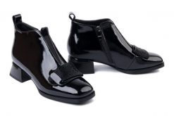 ARTIKER RELAKS 57C1037 czarny, botki damskie. Czarne botki damskie Artiker Relaks, z gumy, bez obcasa, na obcasie, bez zapięcia. Za 359.90 zł.
