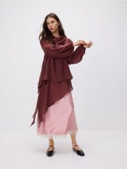 Sukienka z lyocellem - brązowy. Brązowe sukienki damskie Reserved, l, bez wzorów, z lyocellu, bez kołnierzyka, bez ramiączek. Za 159.99 zł.