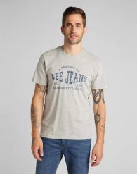 MĘSKI T-SHIRT LEE LOGO TEE GREY MELE L65WFQ37 112116246. Szare t-shirty męskie Lee, l, bez wzorów, bez kołnierzyka. Za 69.99 zł.