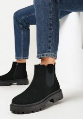 Czarne Botki Sztyblety z Imitacji Zamszu na Platformie z Elastyczną Wstawką Isilinda. Czarne botki damskie Born2be, z jeansu, eleganckie, bez obcasa, na platformie, bez zapięcia. Za 99.99 zł.