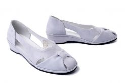 SUAVE 940116-91 ivory, sandały damskie. Szare sandały damskie Suave, bez wzorów, bez obcasa, na koturnie. Za 315.92 zł.