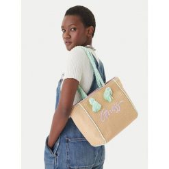 Torebka Guess. Brązowe torebki klasyczne damskie Guess, z aplikacjami, bez dodatków. Za 289.99 zł.