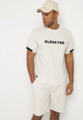 Jasnobeżowa Koszulka T-shirt z Napisem ELAVATED Kolianis. Brązowe t-shirty męskie Born2be, m, bez wzorów, bez kołnierzyka. Za 44.99 zł.
