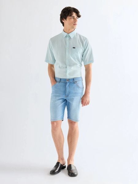 MESKIE SZORTY WRANGLER TEXAS SHORTS LIGHT WASH 112378706. Szorty męskie Wrangler, z jeansu, bez kołnierzyka. Za 149.99 zł.