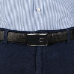 Pasek męski skórzany 3,5 cm klamra automatyczna Beltimore czarny 61-551 : Kolory - czarny, Rozmiar pasków - r.115-130 cm. Czarne paski męskie bez wzorów, ze skóry, wizytowe. Za 64.99 zł.