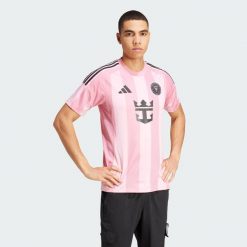 Koszulka Inter Miami CF 25/26 Messi Home. Czerwone t-shirty sportowe męskie Adidas, l, z materiału, bez ramiączek, do piłki nożnej. Za 499.00 zł.